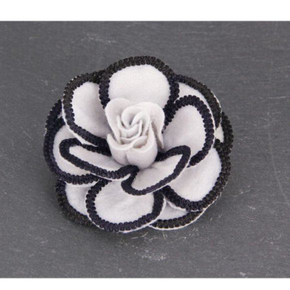 White or Pink Flower Brooches or Corsage - Picture 3 of 5